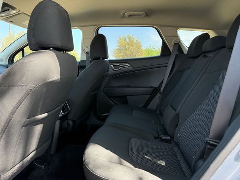 Used 2025 Kia Sportage LX image 25