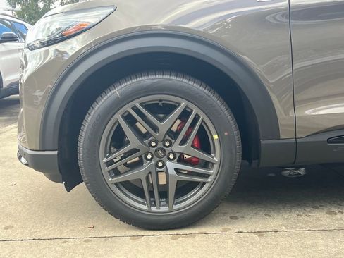 New 2026 Ford Explorer ST-Line w/ ST-Line Street Pack image 12