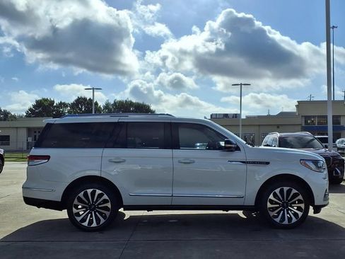 Certified 2023 Lincoln Navigator Reserve RWD image 21