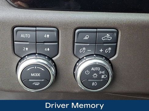 Used 2025 GMC Sierra 2500 SLT w/ SLT Premium Package image 17