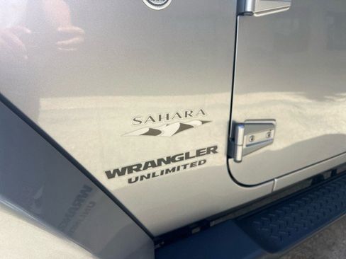 Used 2017 Jeep Wrangler Unlimited Sahara w/ Connectivity Group image 16