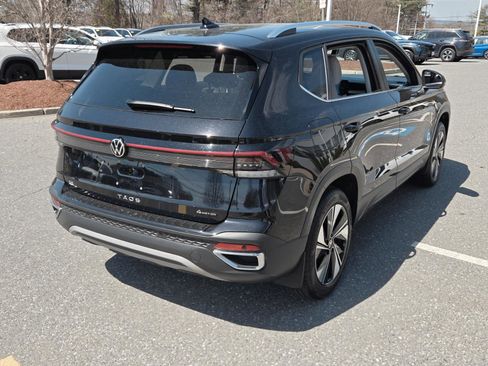 Used 2025 Volkswagen Taos SE w/ Taos Adventure Package (SXB) AWD/4WD image 12