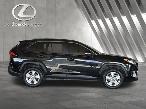 Used 2021 Toyota RAV4 XLE FWD image 4