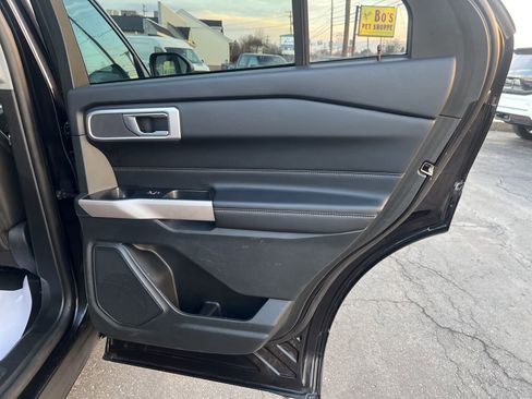 Used 2023 Ford Explorer XLT AWD/4WD image 29
