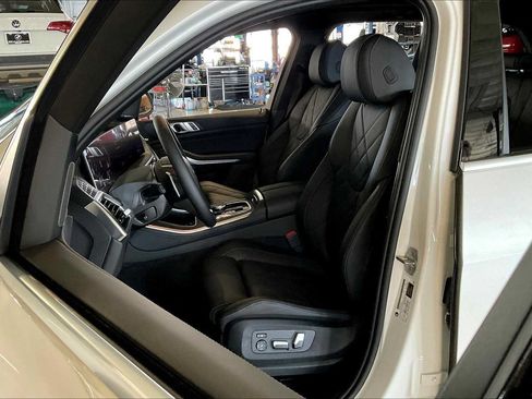 Used 2026 BMW X5 sDrive40i RWD image 9