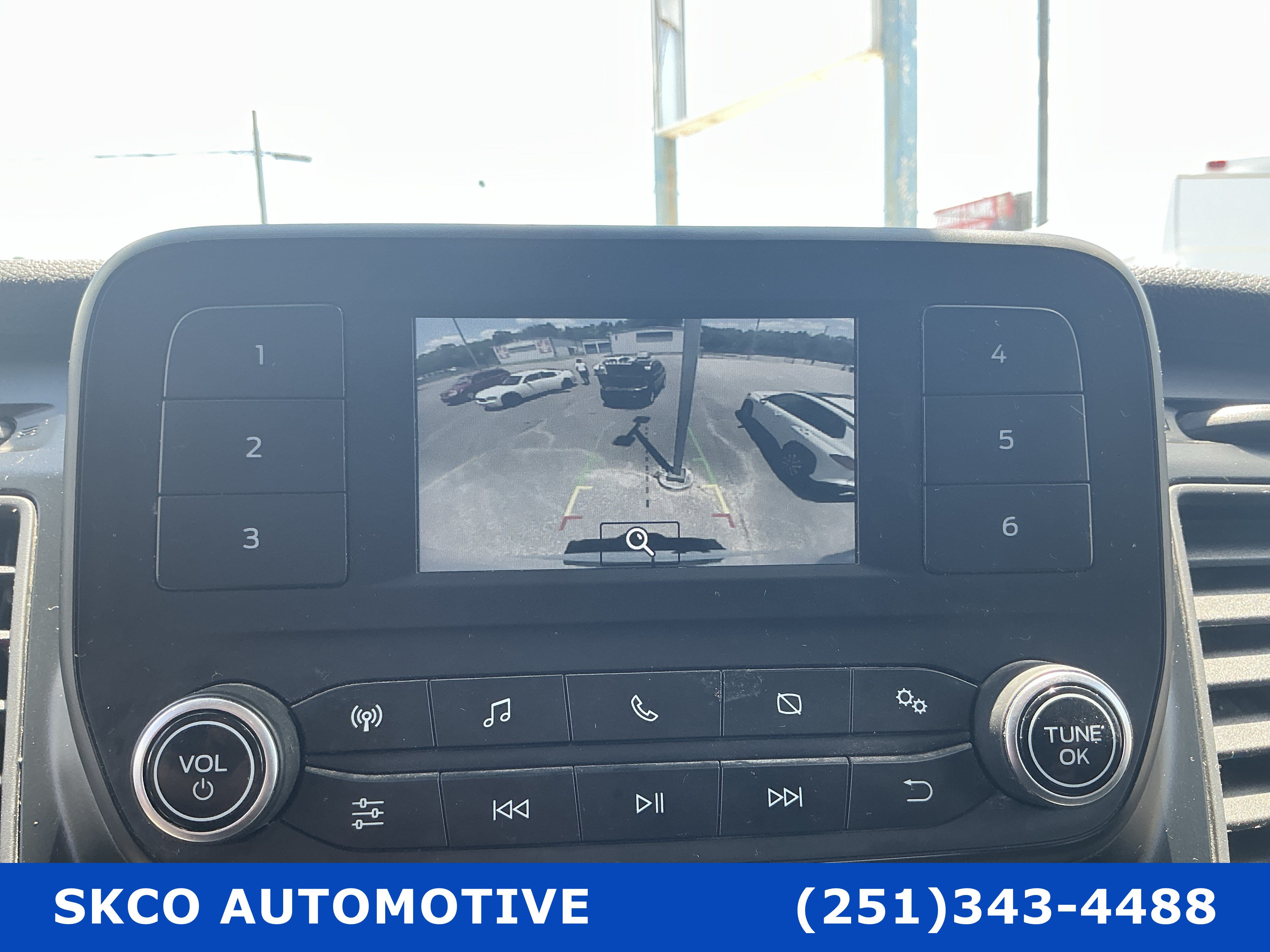 Used 2023 Ford Transit 250 Medium Roof RWD image 26