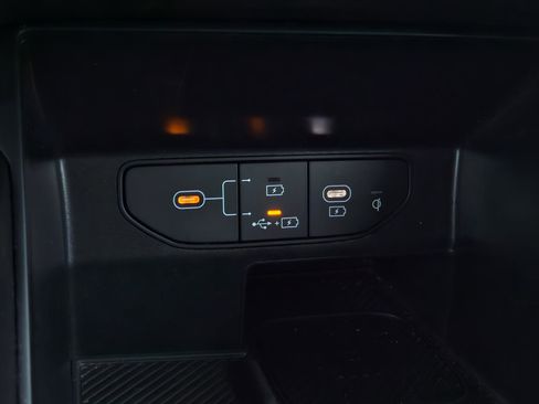 Used 2024 Kia Sorento S image 21