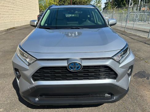 Used 2021 Toyota RAV4 XLE Premium AWD/4WD image 2