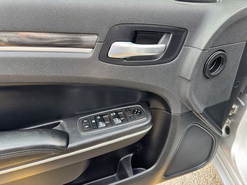 Used 2021 Chrysler 300 Touring w/ Sport Appearance Package image 20