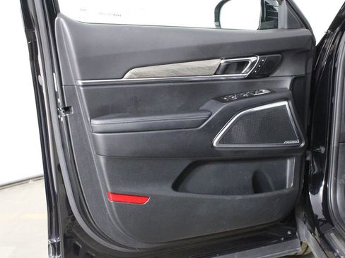 Used 2022 Kia Telluride SX w/ SX Prestige Package image 19