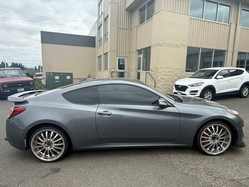 Used 2016 Hyundai Genesis Coupe 3.8 RWD image 2