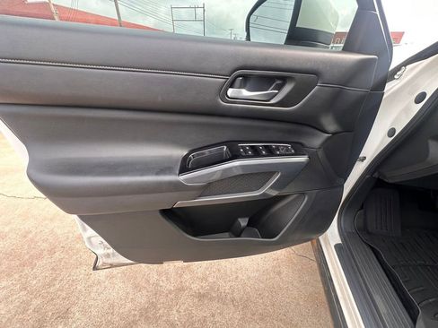 Certified 2022 Nissan Pathfinder SL w/ SL Black Package FWD image 14