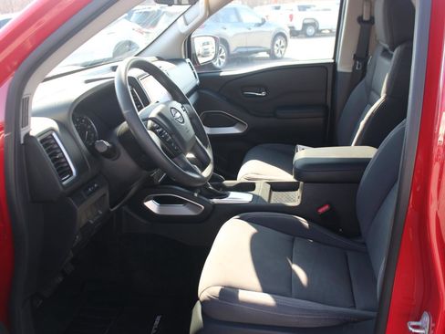 Used 2023 Nissan Frontier SV image 14