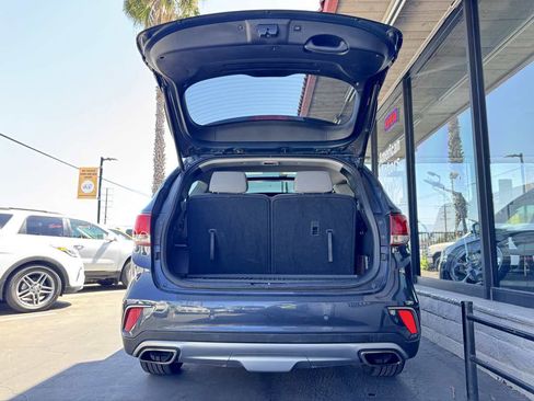 Used 2017 Hyundai Santa Fe Limited w/ Cargo Package FWD image 18