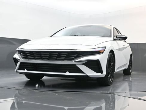 New 2026 Hyundai Elantra Sport FWD image 32