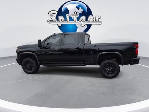 Used 2024 Chevrolet Silverado 2500 ZR2 w/ Technology Package image 7