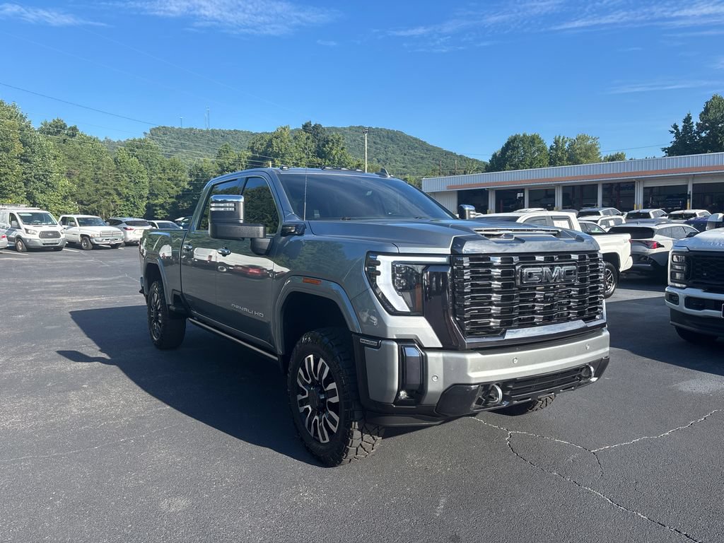 Used 2024 GMC Sierra 2500 Denali Ultimate w/ Max Trailering Package AWD/4WD image 3