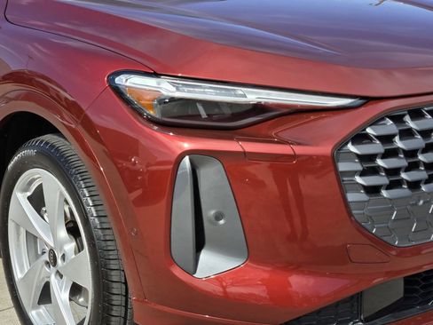 Certified 2025 Audi Q5 Prestige image 12