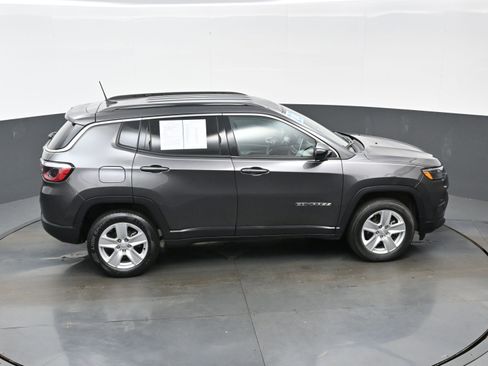 Used 2022 Jeep Compass Latitude image 35