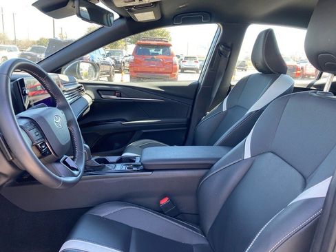 Used 2025 Toyota Camry SE w/ Multimedia Upgrade Package image 8