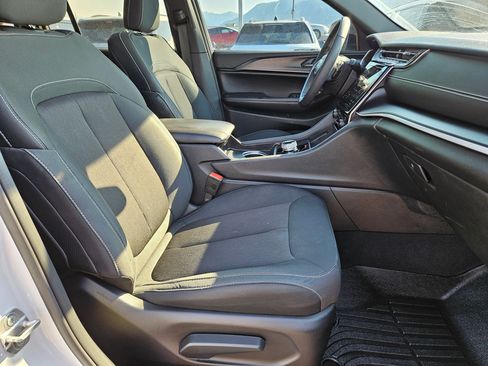 Used 2024 Jeep Grand Cherokee Laredo X w/ Luxury Tech Group I AWD/4WD image 31