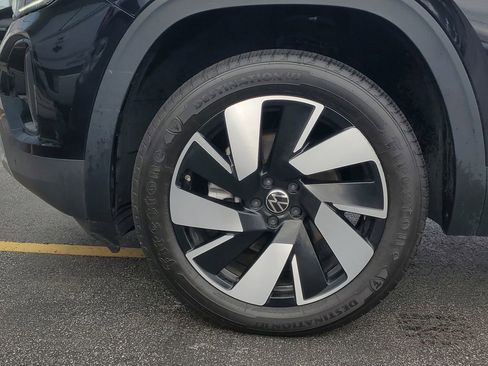 Used 2025 Volkswagen Atlas Cross Sport SE FWD image 9