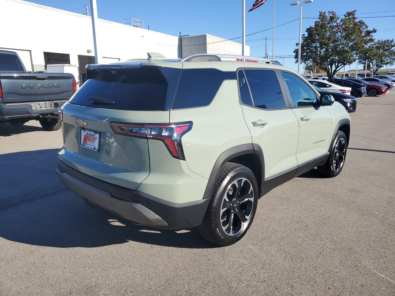 Used 2025 Chevrolet Equinox LT w/ Convenience Package II FWD image 4