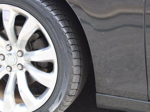 Used 2018 Chrysler 300 Limited image 29