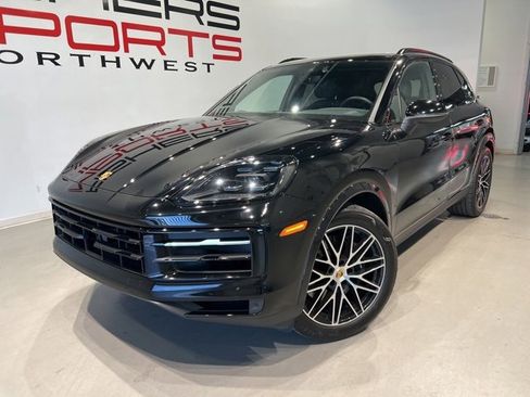 Used 2024 Porsche Cayenne image 2