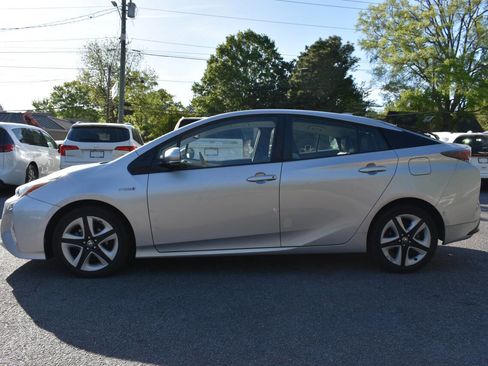Used 2016 Toyota Prius Four Touring w/ Premium Convenience Package image 3