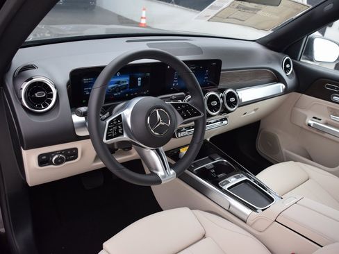 New 2025 Mercedes-Benz GLB 250 image 19