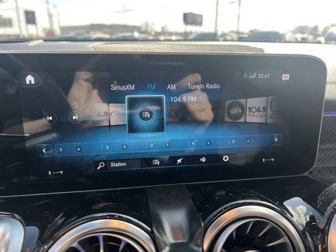 Certified 2021 Mercedes-Benz GLB 35 AMG 4MATIC image 23