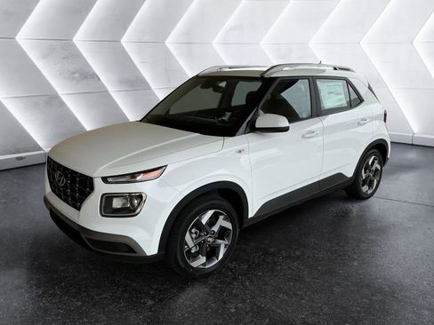 Used 2026 Hyundai Venue SEL FWD image 2