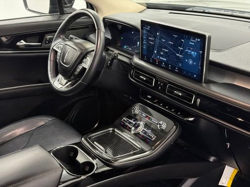 Used 2023 Lincoln Nautilus FWD w/ Premium Package image 10
