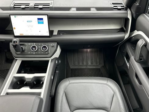 Used 2025 Land Rover Defender 110 S image 29