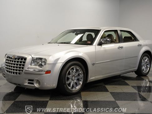 Used 2005 Chrysler 300 C w/ Navigation & Sound Group II image 5