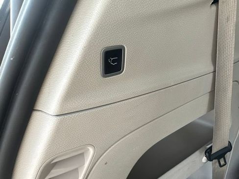 Used 2023 Chrysler Pacifica Touring-L FWD image 20