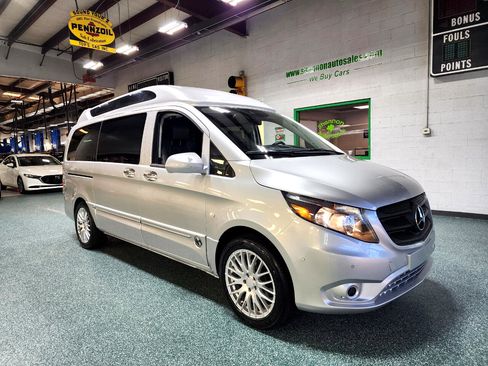 Used 2018 Mercedes-Benz Metris Passenger image 4
