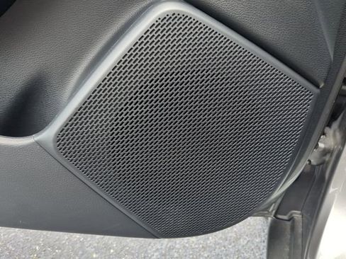 Used 2025 Kia Soul LX w/ LX Technology Package FWD image 19