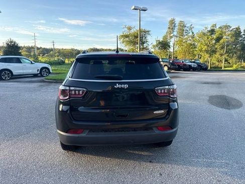 Used 2022 Jeep Compass Latitude w/ Sun and Sound Group FWD image 5