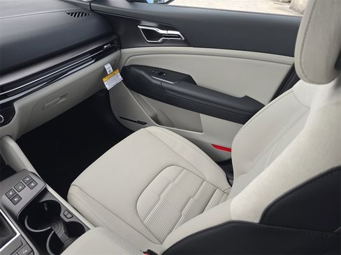 New 2026 Kia Sportage SX image 16