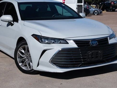 Used 2022 Toyota Avalon XLE image 9