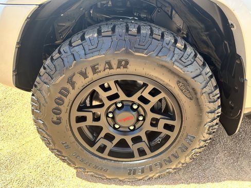 Used 2021 Toyota 4Runner TRD Off-Road Premium w/ Convenience Package (TMS) image 12