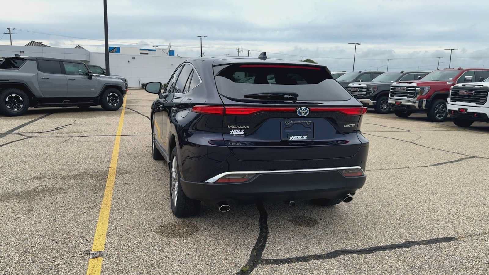 Used 2024 Toyota Venza Limited AWD/4WD image 11