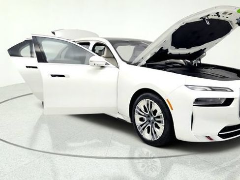 Used 2023 BMW i7 xDrive60 AWD/4WD image 11