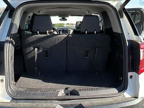 Used 2023 GMC Acadia SLT image 14