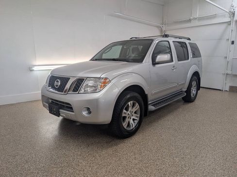 Used 2011 Nissan Pathfinder S AWD/4WD image 2