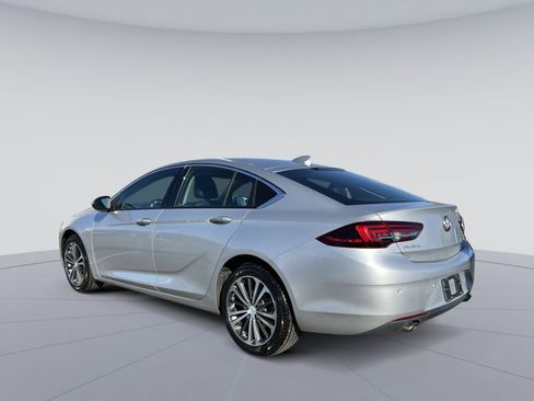 Used 2018 Buick Regal Essence w/ Driver Confidence Package #1 image 7