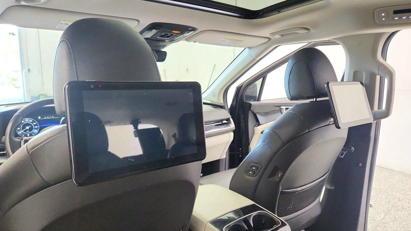 Used 2022 Kia Carnival SX Prestige FWD image 30