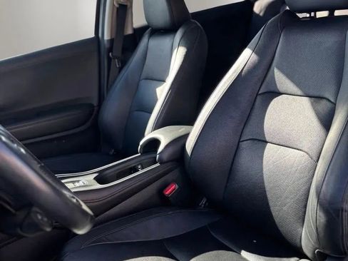 Used 2019 Honda HR-V EX-L image 10
